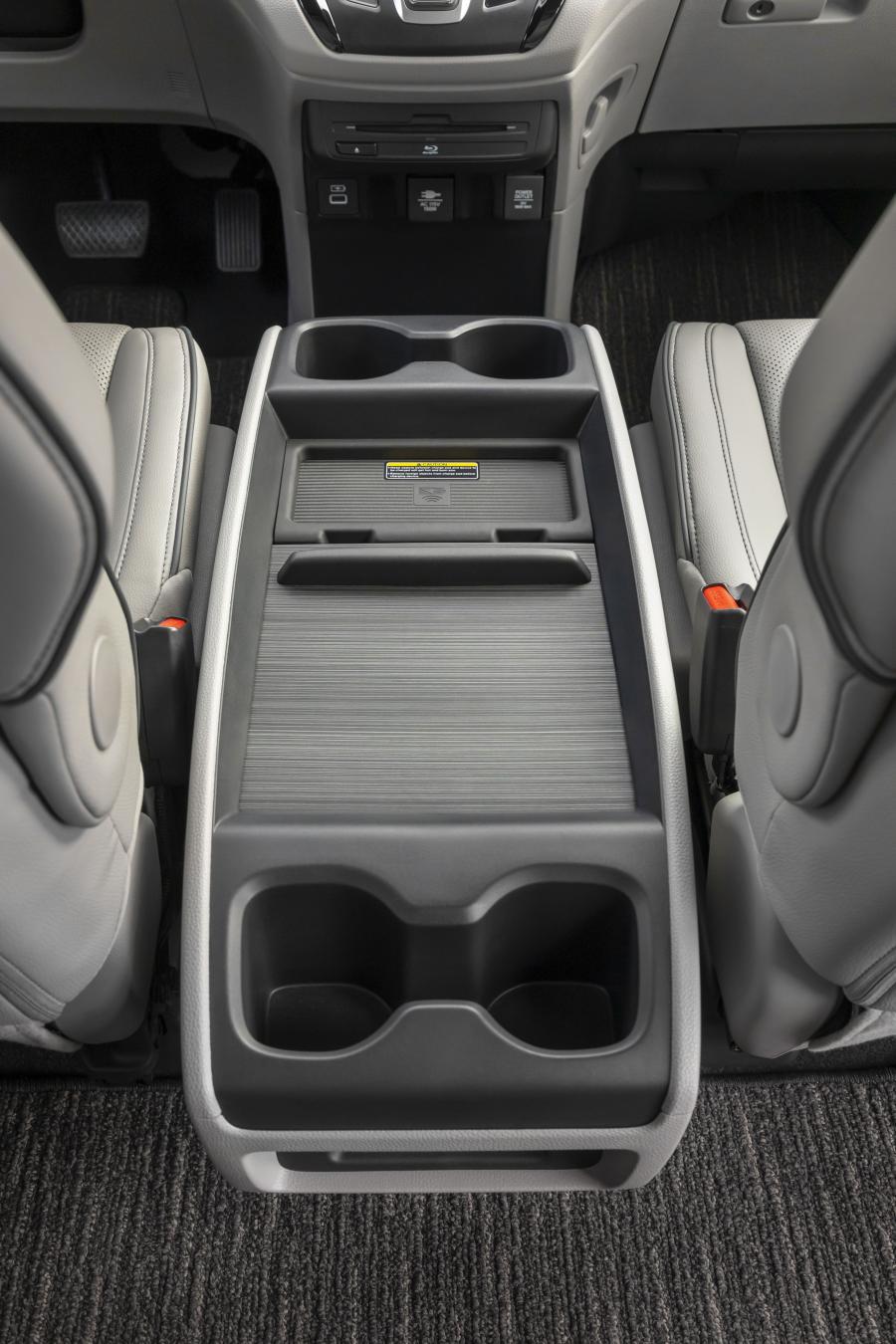 Детали интерьера Honda Odyssey 2020 года  (NA) (фото 101 из 119)